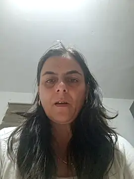 Snapshot of IsabelleCraft chatting on October 9, 2025, 8:29 pm IsabelleCraft online show from October 9, 2025, 8:29 pm