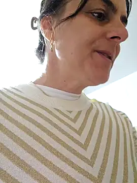 Snapshot of IsabelleCraft chatting on October 24, 2025, 12:01 pm IsabelleCraft online show from October 24, 2025, 12:01 pm