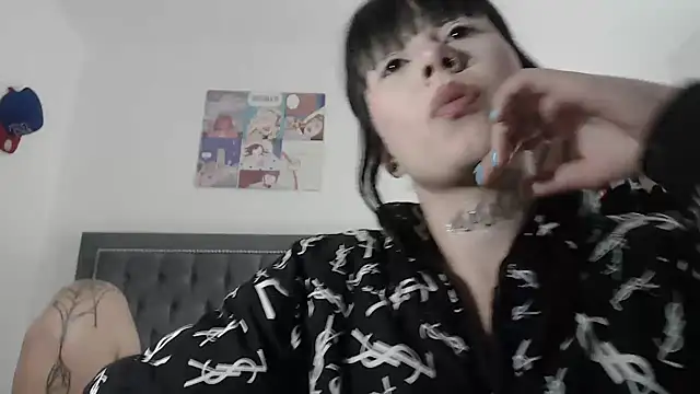 dulce maria x online show from February 26, 2025, 1:00 am