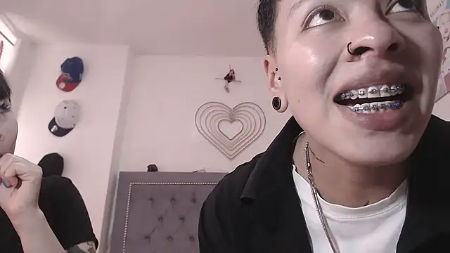 dulce maria x online show from February 5, 2026, 7:07 pm