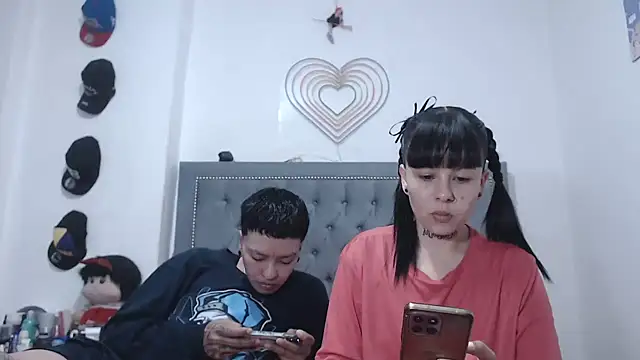 dulce maria x online show from February 21, 2026, 4:02 am