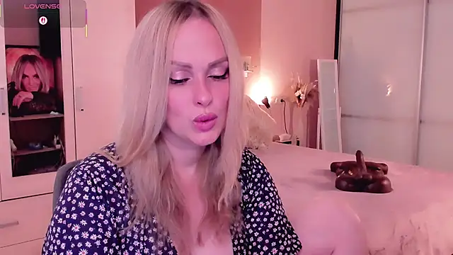 Libby Nora online show from September 22, 2025, 10:06 am