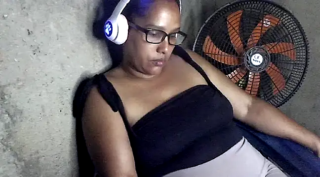 Damita999 online show from January 15, 2025, 2:27 am