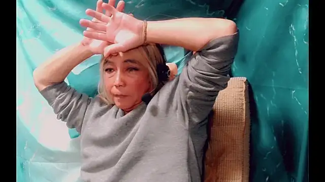 Snapshot of DLPnaoki8 chatting on November 18, 2025, 2:10 pm DLPnaoki8 online show from November 18, 2025, 2:10 pm