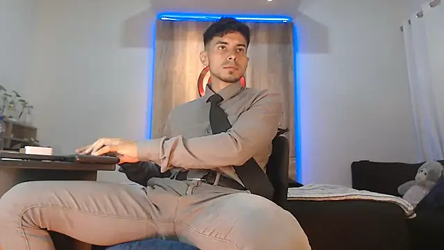 Snapshot of Andrew_4_ chatting on October 31, 2025, 2:45 am Andrew 4 online show from October 31, 2025, 2:45 am