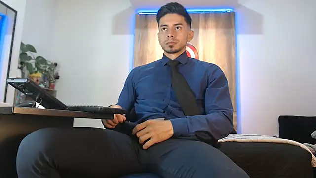 Andrew 4  online show from January 11, 2026, 11:43 pm