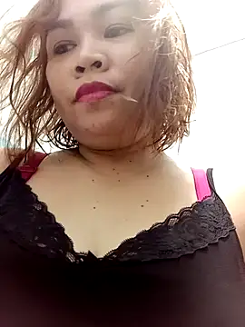 XXLorie 02 online show from November 24, 2025, 4:01 am