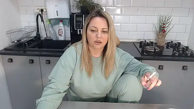 erikaerika online show from February 19, 2025, 2:44 pm