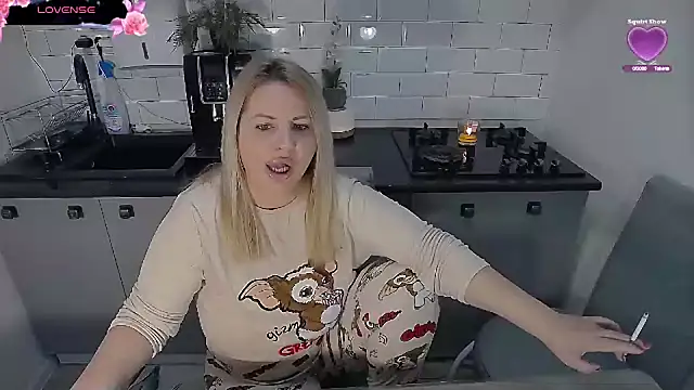 erikaerika online show from December 17, 2025, 7:25 am