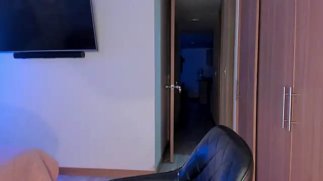 AmyDavis  online show from August 4, 2026, 11:51 pm