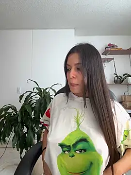 Snapshot of kamivolkano chatting on December 5, 2024, 5:17 pm kamivolkano online show from December 5, 2024, 5:17 pm