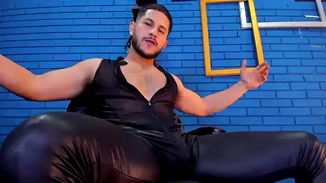 Snapshot of TheIan26 chatting on December 19, 2024, 11:03 pm TheIan26 online show from December 19, 2024, 11:03 pm