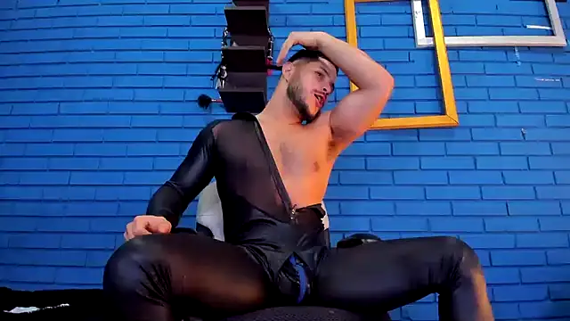 Snapshot of TheIan26 chatting on December 20, 2024, 11:37 pm TheIan26 online show from December 20, 2024, 11:37 pm