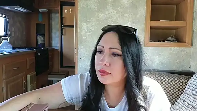 Foglove69 online show from April 3, 2026, 9:24 pm