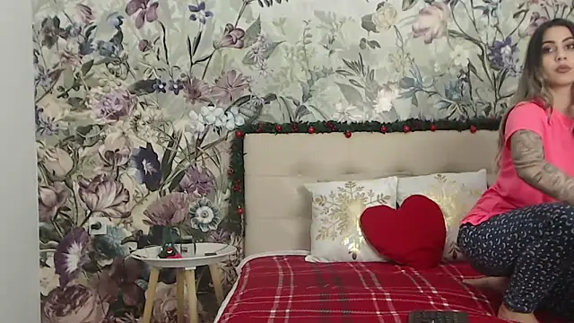 RoseDiamond06 online show from December 18, 2025, 2:45 pm