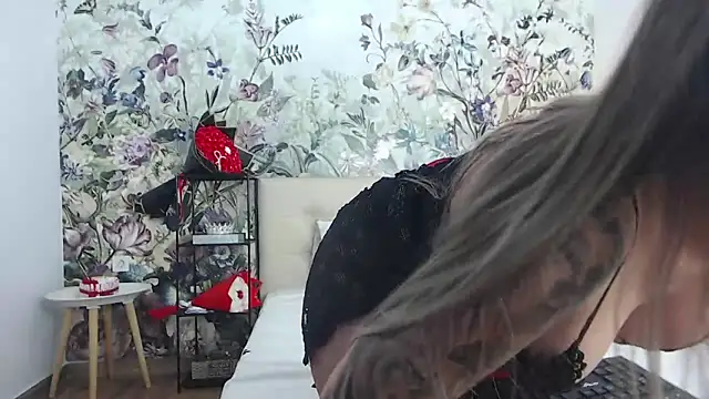 RoseDiamond06 online show from April 2, 2026, 9:23 pm