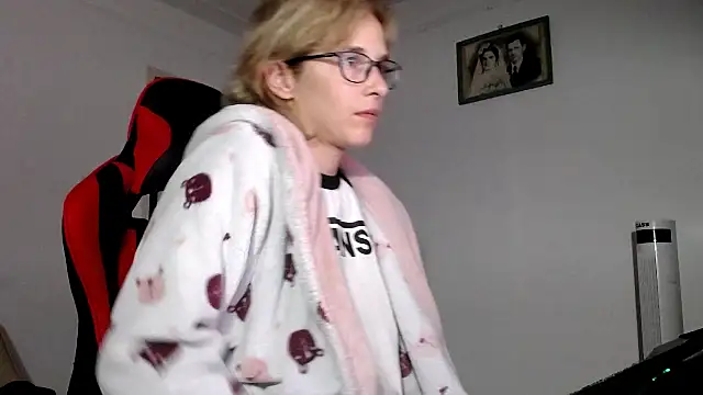 Snapshot of SexxyLety chatting on September 24, 2025, 7:50 pm SexxyLety online show from September 24, 2025, 7:50 pm