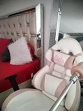 chelaqueen  online show from February 18, 2026, 8:16 pm