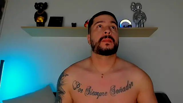 camilo restrepo21 online show from February 28, 2025, 11:34 pm