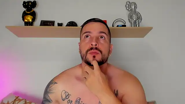 camilo restrepo21 online show from September 28, 2025, 11:43 pm