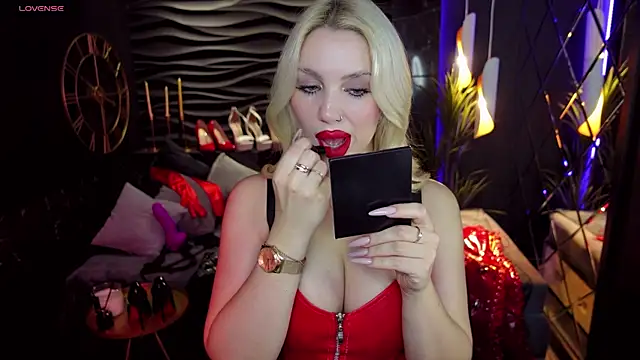 Snapshot of MistressDarsy chatting on December 20, 2024, 5:51 pm MistressDarsy online show from December 20, 2024, 5:51 pm