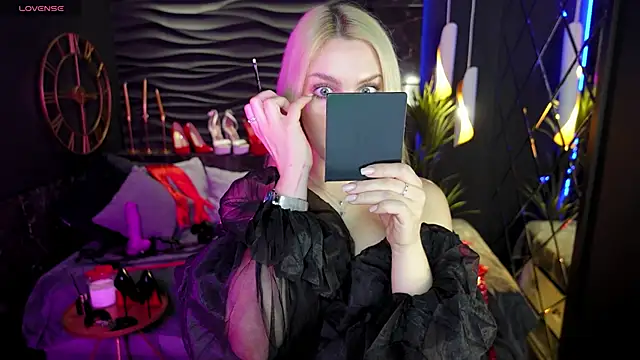 Snapshot of MistressDarsy chatting on January 18, 2025, 6:45 am MistressDarsy online show from January 18, 2025, 6:45 am