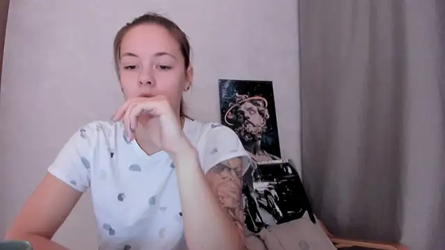 Snapshot of why_again_me chatting on February 3, 2025, 8:13 pm why again me online show from February 3, 2025, 8:13 pm