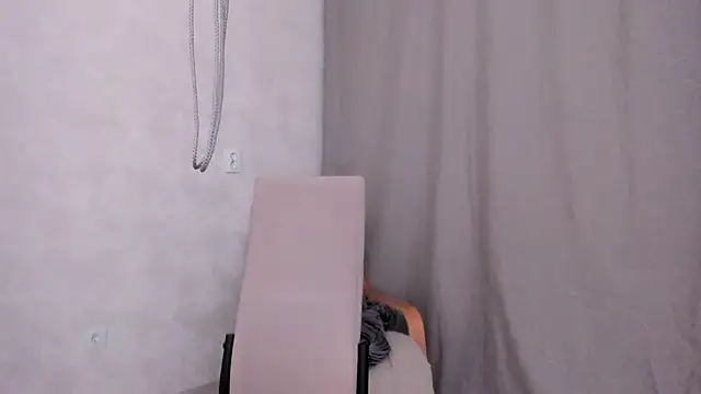 Snapshot of why_again_me chatting on February 9, 2025, 4:40 pm why again me online show from February 9, 2025, 4:40 pm