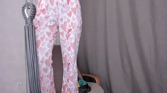 Snapshot of why_again_me chatting on February 13, 2025, 5:44 pm why again me online show from February 13, 2025, 5:44 pm