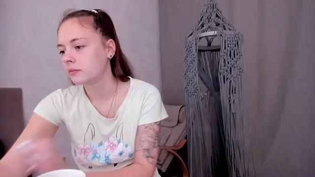 Snapshot of why_again_me chatting on February 24, 2025, 8:14 pm why again me online show from February 24, 2025, 8:14 pm