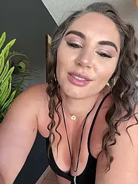 lovely beast online show from March 12, 2025, 4:35 pm