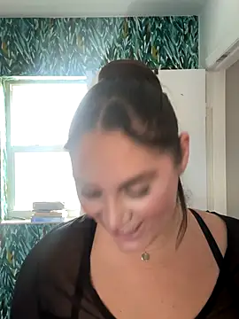 lovely beast online show from October 23, 2025, 4:17 pm