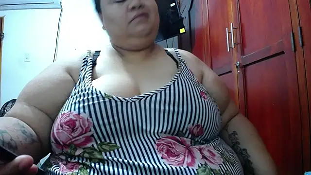 hotlesby4uxxx online show from April 24, 2026, 2:08 pm