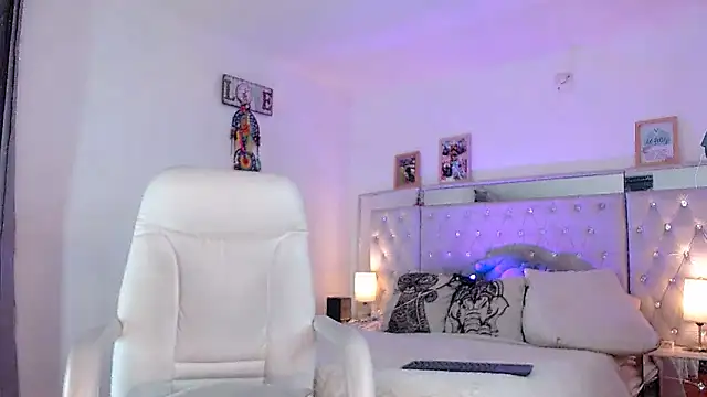 hollythomson online show from January 14, 2025, 1:15 am