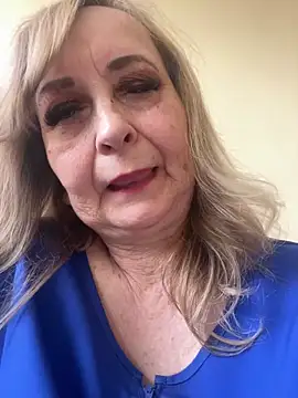 Snapshot of Irina2909@xh chatting on June 19, 2026, 8:29 am Irina2909xh online show from June 19, 2026, 8:29 am