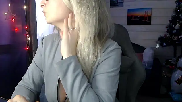 RubiLakros online show from January 19, 2026, 11:47 am