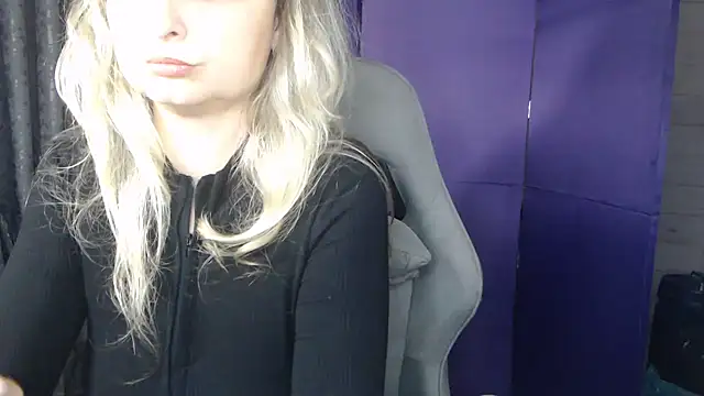 RubiLakros online show from July 30, 2026, 8:41 pm