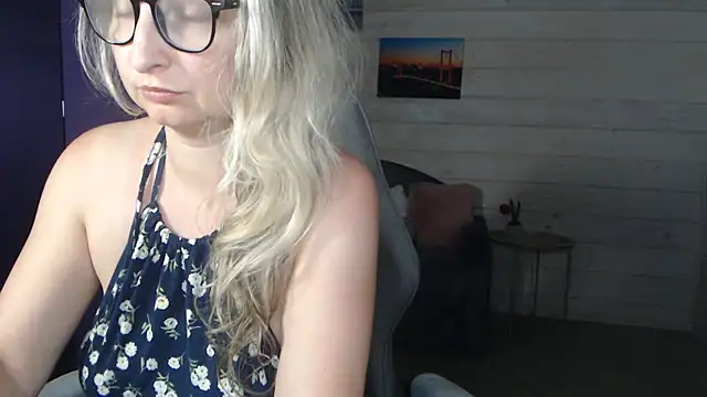 RubiLakros online show from August 1, 2026, 10:19 pm