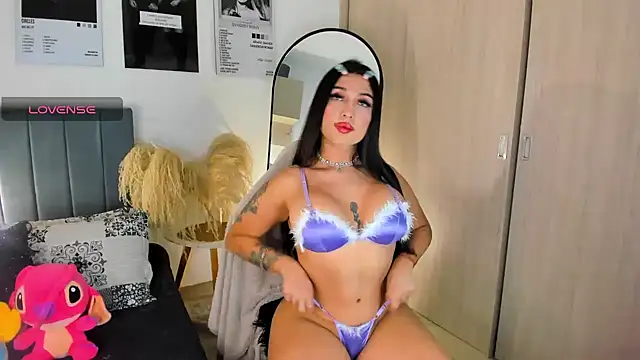 hollyprincess 2 online show from May 27, 2026, 12:51 am