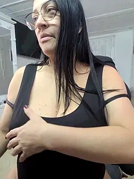 Ameliarizo online show from January 6, 2026, 1:53 am