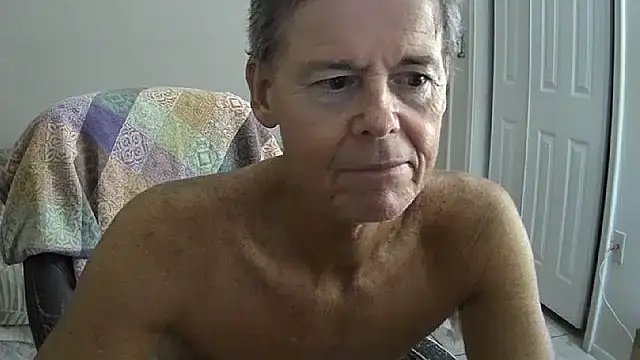 Snapshot of nakeedcowboi65 chatting on October 18, 2025, 9:32 am nakeedcowboi65 online show from October 18, 2025, 9:32 am