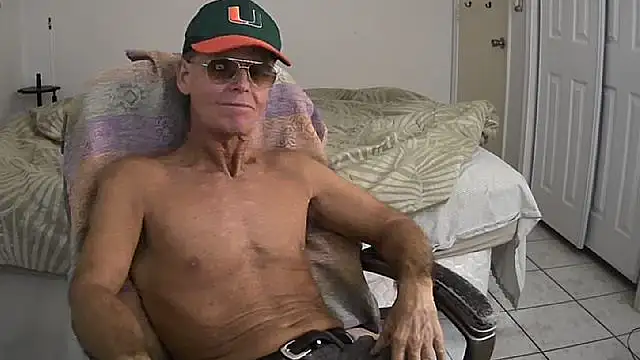 Snapshot of nakeedcowboi65 chatting on November 17, 2025, 8:36 pm nakeedcowboi65 online show from November 17, 2025, 8:36 pm