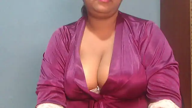 Snapshot of naughtyboobs38dd chatting on June 18, 2026, 4:44 pm naughtyboobs38dd online show from June 18, 2026, 4:44 pm