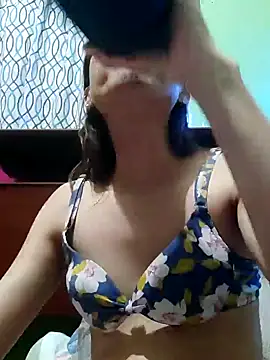 QueenSoreal online show from February 15, 2026, 1:52 pm