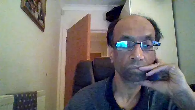 rauncher1 online show from September 17, 2025, 8:32 pm