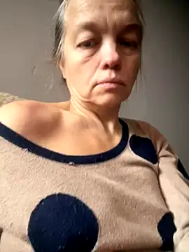 Snapshot of Susanel chatting on September 19, 2025, 8:38 am Susanel online show from September 19, 2025, 8:38 am