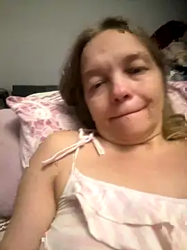 Snapshot of Susanel chatting on October 19, 2025, 12:11 am Susanel online show from October 19, 2025, 12:11 am