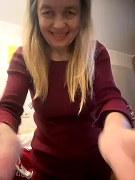 Snapshot of Susanel chatting on October 23, 2025, 7:34 pm Susanel online show from October 23, 2025, 7:34 pm