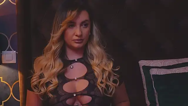 YaaraCollins online show from December 11, 2024, 9:01 pm