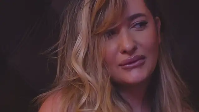 YaaraCollins online show from December 13, 2024, 11:39 pm